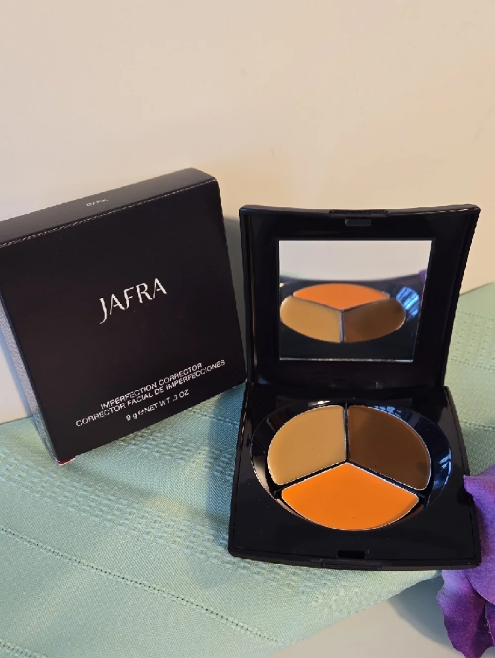 JAFRA Triple Imperfection Concealer Palette — Beige, Tan & Orange